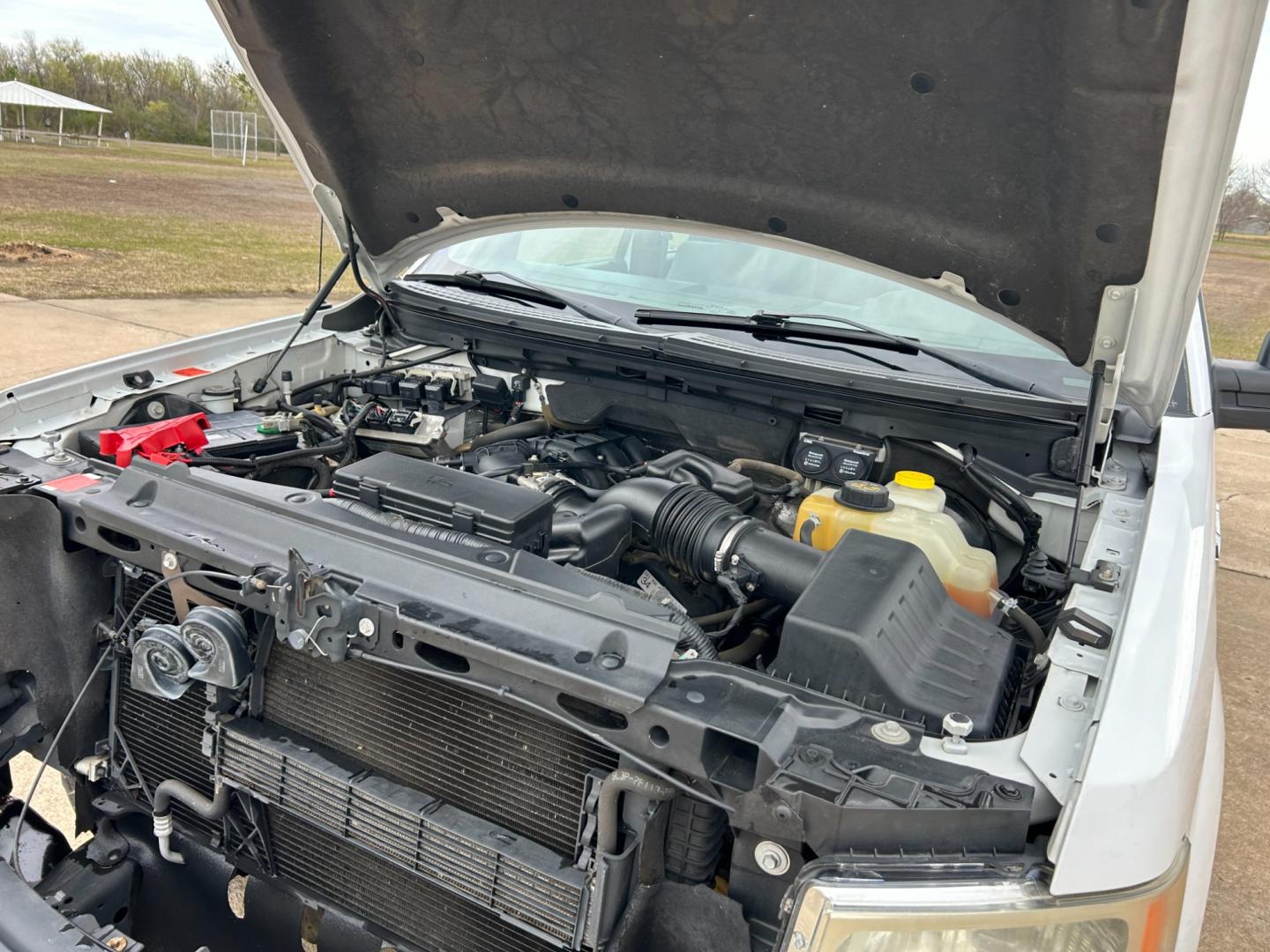 2014 White /Gray Ford F-150 XL SuperCab 6.5-ft. Bed 2WD (1FTEX1CM3EK) with an 3.7L V6 DOHC 24V engine, 6-Speed Automatic transmission, located at 17760 Hwy 62, Morris, OK, 74445, (918) 733-4887, 35.609104, -95.877060 - Photo#21